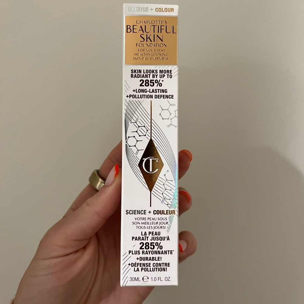 Charlotte Tilbury Beautiful Skin Foundation - color 3, neutral - new